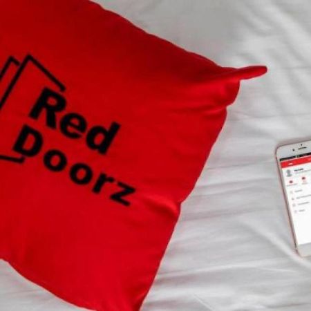 Hotel Reddoorz Near Hermes Place Polonia Medan Exterior foto